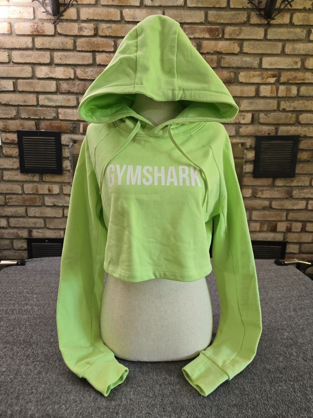 Gymshark Electric Green Cropped Hoodie Sweatshirt Womans Sz XS Sporty Athletic